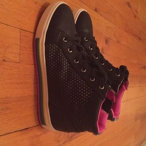 These are new sneakers from Steve Madden.